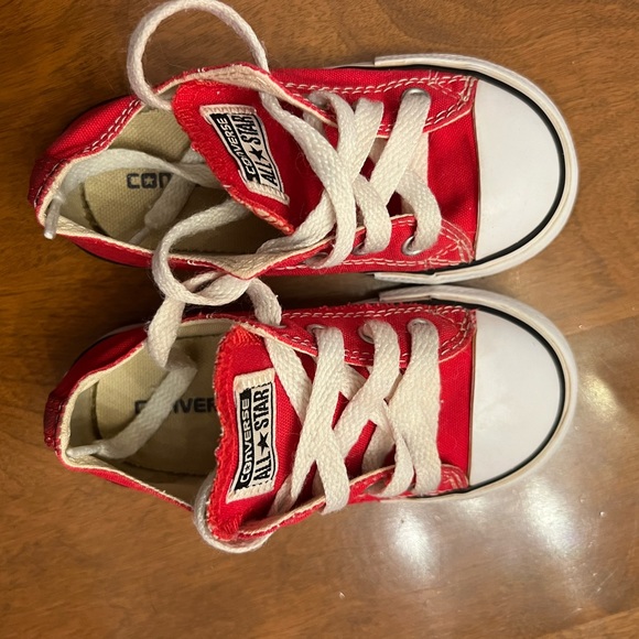 Converse Chuck Taylors red toddler size 8 gender neutral - Picture 6 of 9